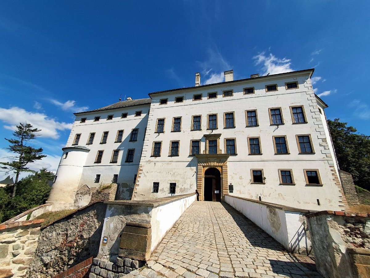 Úsov - zámek (330&nbsp;m)