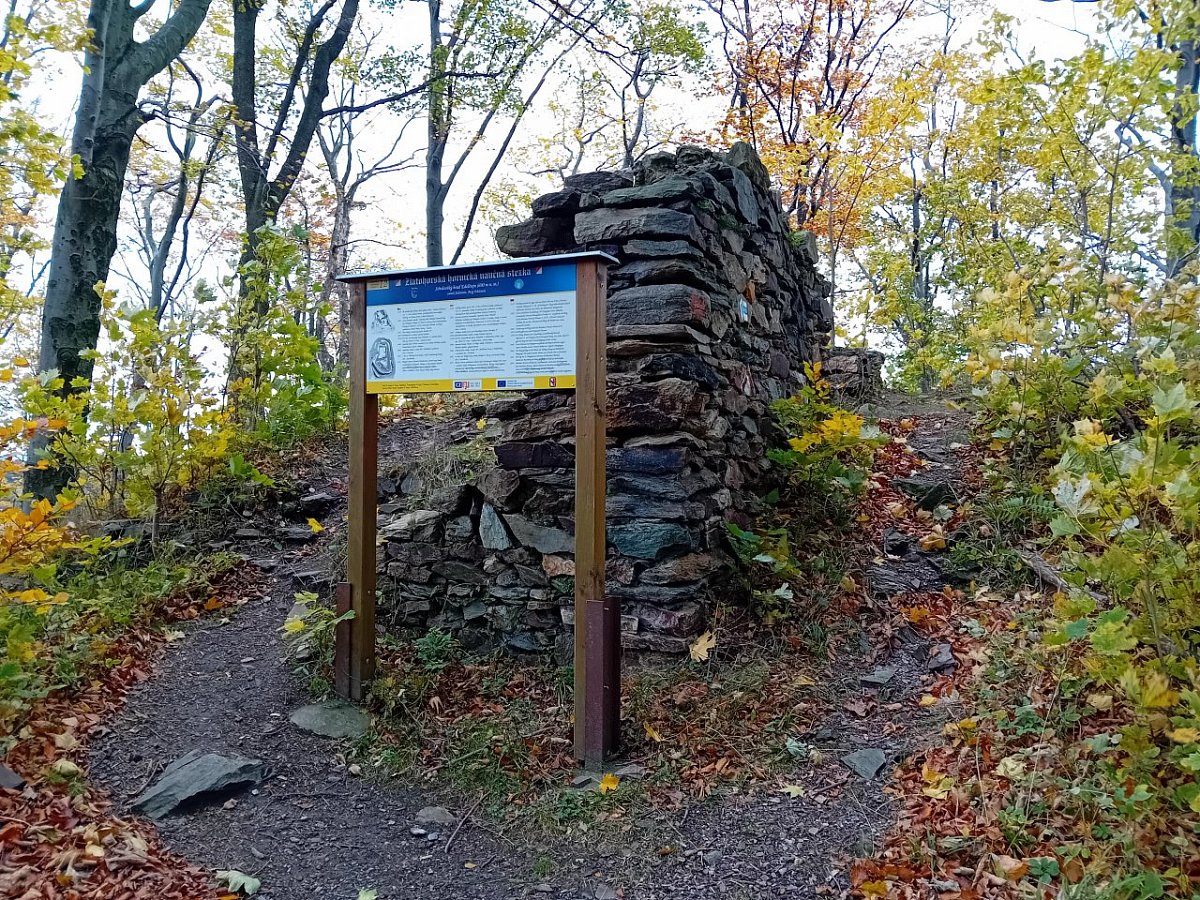 Zámecký vrch (702&nbsp;m)