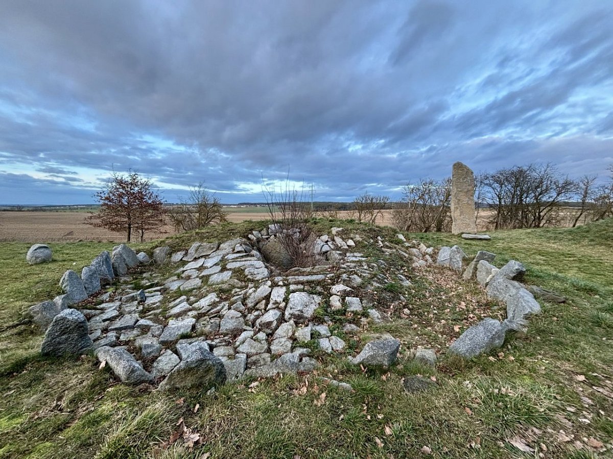 Srbické Stonehenge (470 m)