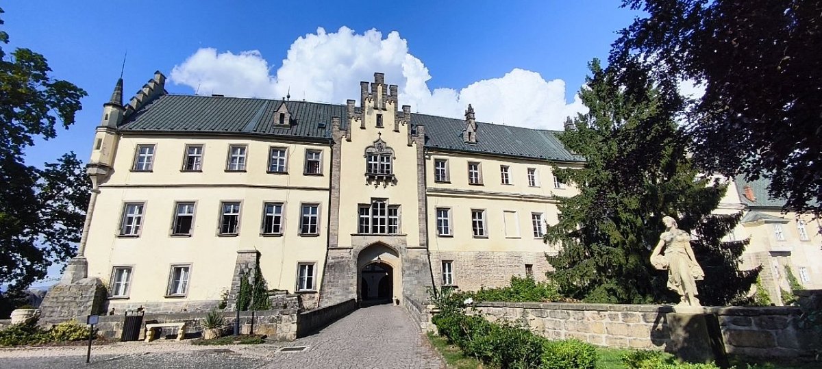 Hrubá skála - zámek (360&nbsp;m)