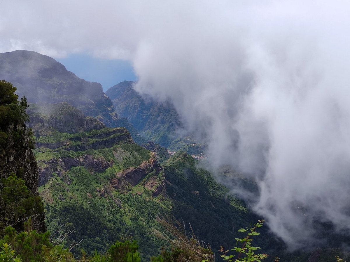 Pico do Jorge (1691 m)