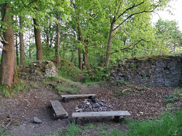 Kokšínský hrádek - zřícenina tvrze