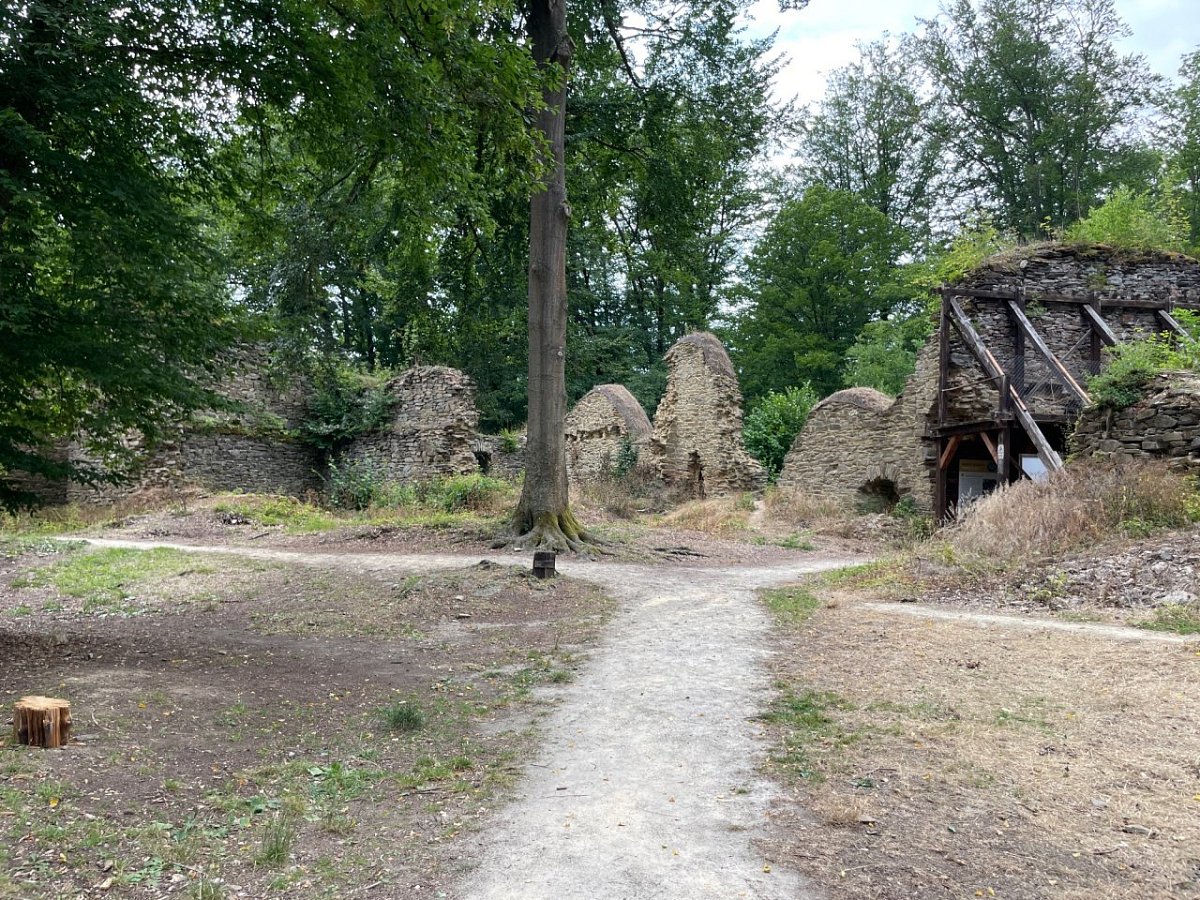 Hrádek u Purkarce (Karlův  hrádek) (409&nbsp;m)