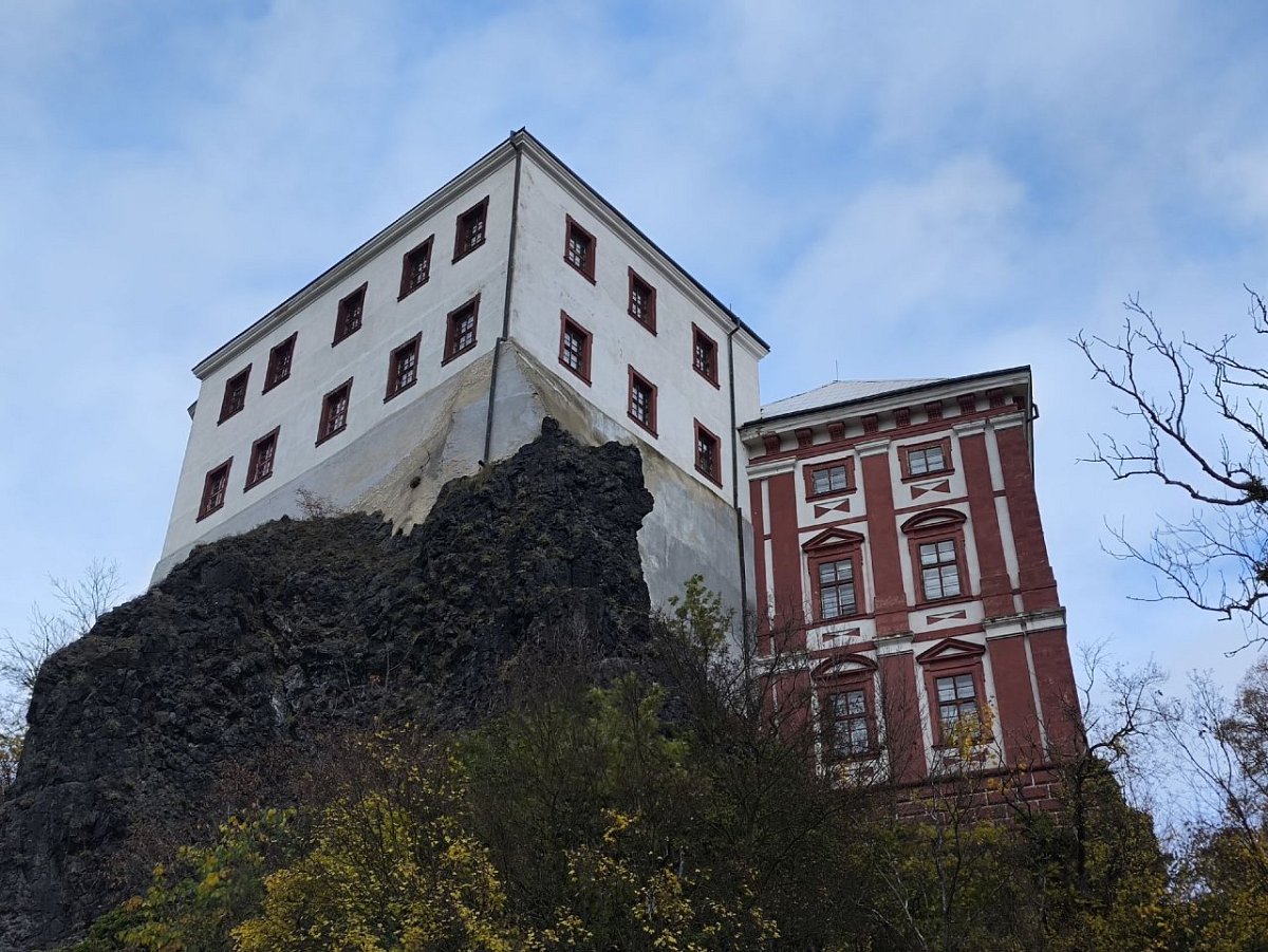 Milešov - zámek (411&nbsp;m)