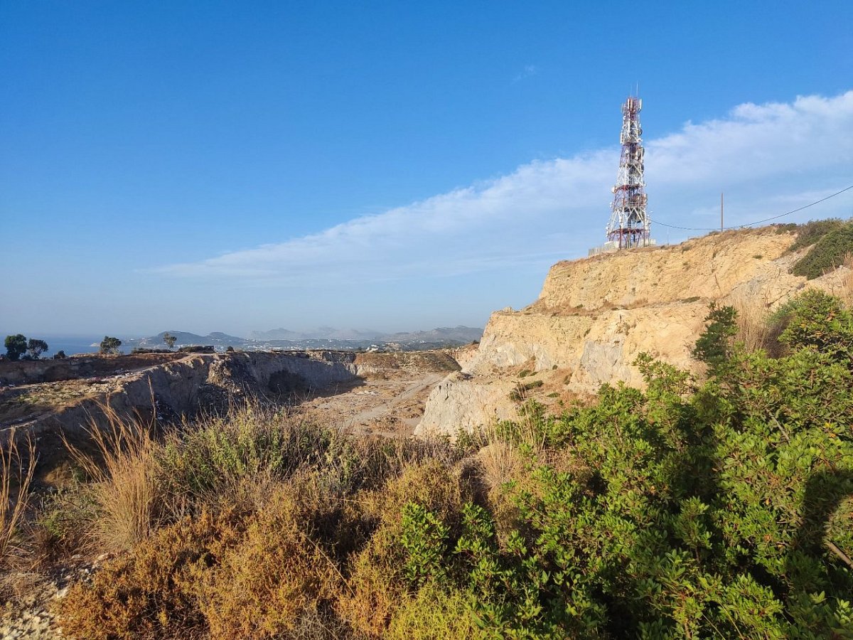 Χάρακας (144&nbsp;m)