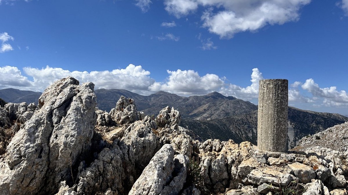 Καρφί (1148 m)