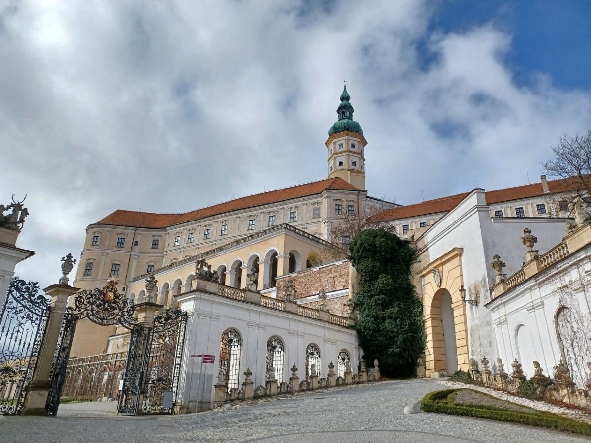 Mikulov - zámek (275 m)